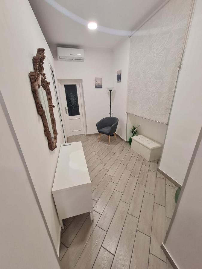 Palizzi'S Home Behind Plebiscite Square ナポリ エクステリア 写真